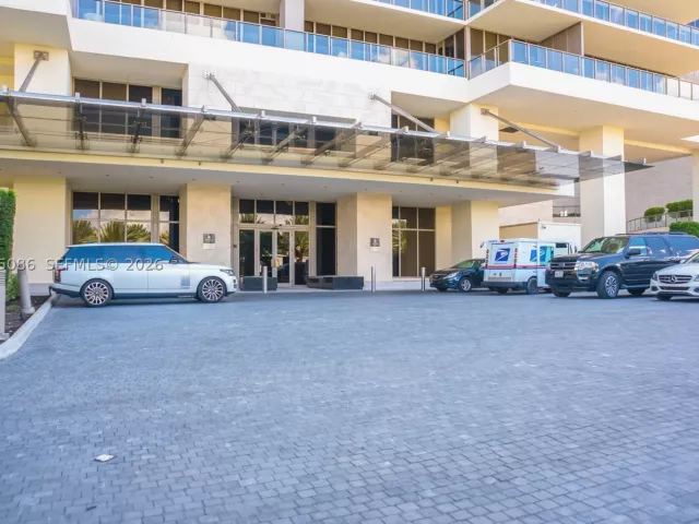 3-bedroom condo for sale in Bal Harbour - 9701 Collins Ave 2001S - MondialRealty