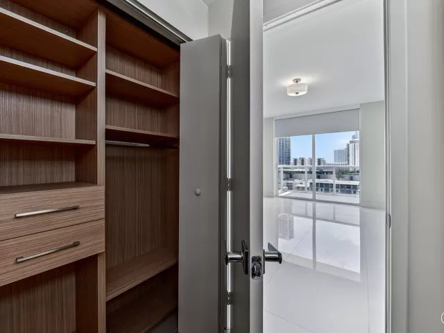 3-bedroom condo for rent in Miami - 600 NE 27th Street 1605 - MondialRealty