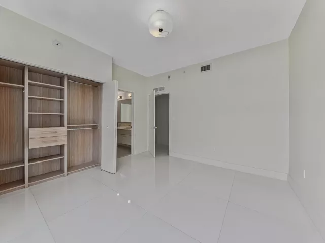 3-bedroom condo for rent in Miami - 600 NE 27th Street 1605 - MondialRealty