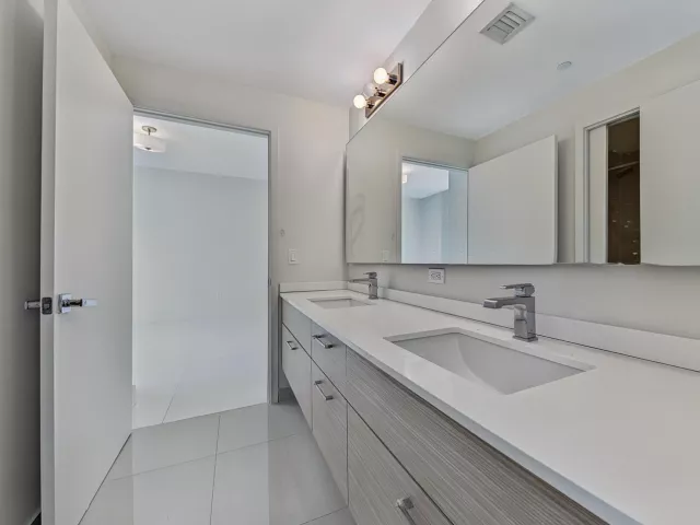 3-bedroom condo for rent in Miami - 600 NE 27th Street 1605 - MondialRealty