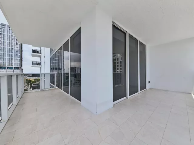 3-bedroom condo for rent in Miami - 600 NE 27th Street 1605 - MondialRealty
