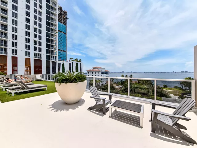3-bedroom condo for rent in Miami - 600 NE 27th Street 1605 - MondialRealty