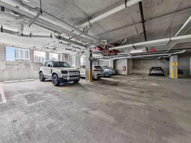 3-bedroom condo for rent in Miami - 600 NE 27th Street 1605 - MondialRealty