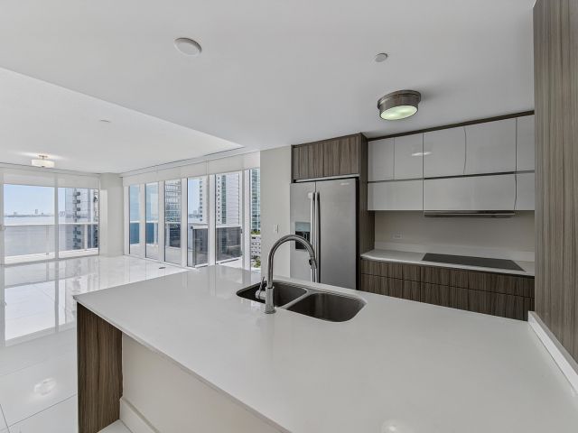 3-bedroom condo for rent in Miami - 600 NE 27th Street 1605 - MondialRealty