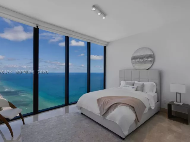 4-bedroom condo for rent in Sunny Isles Beach - 18555 Collins Ave 5105 - MondialRealty