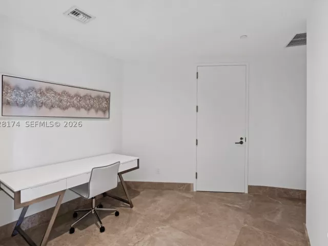 4-bedroom condo for rent in Sunny Isles Beach - 18555 Collins Ave 5105 - MondialRealty