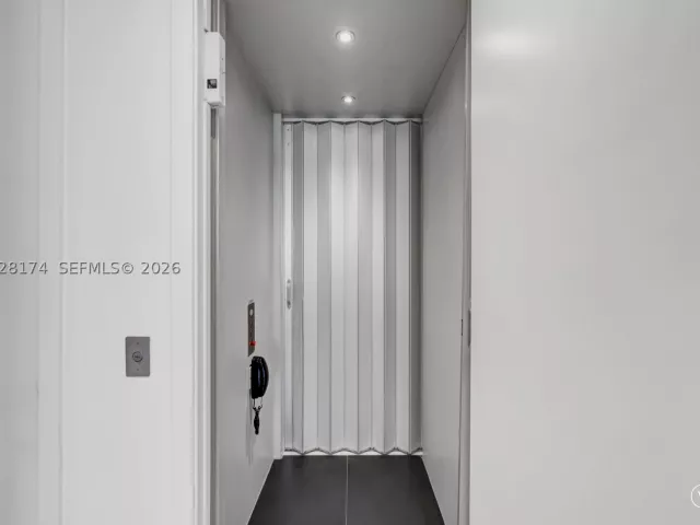 4-bedroom condo for rent in Sunny Isles Beach - 18555 Collins Ave 5105 - MondialRealty