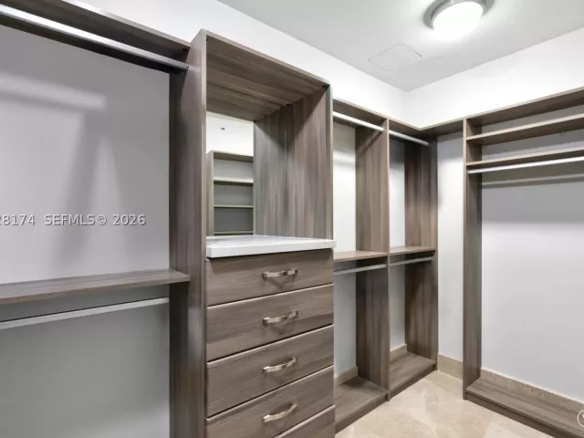 4-bedroom condo for rent in Sunny Isles Beach - 18555 Collins Ave 5105 - MondialRealty