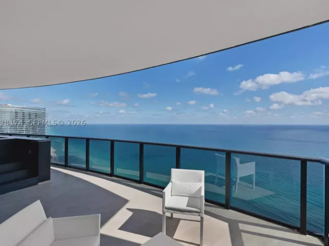 4-bedroom condo for rent in Sunny Isles Beach - 18555 Collins Ave 5105 - MondialRealty