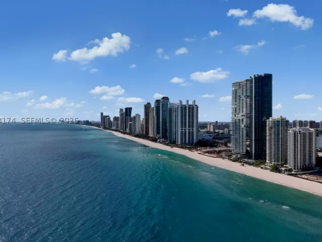 4-bedroom condo for rent in Sunny Isles Beach - 18555 Collins Ave 5105 - MondialRealty