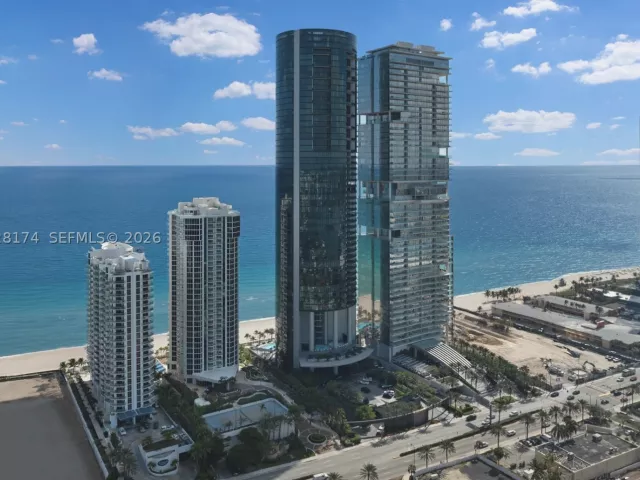 4-bedroom condo for rent in Sunny Isles Beach - 18555 Collins Ave 5105 - MondialRealty