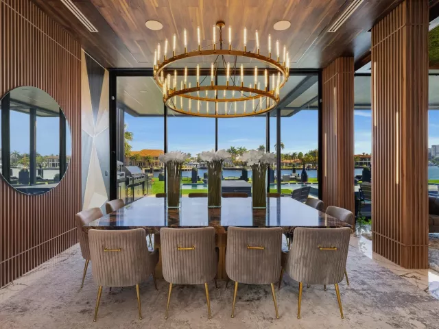 6-bedroom home for sale in Fort Lauderdale - 733 Middle River Drive - MondialRealty