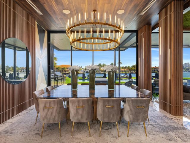 6-bedroom home for sale in Fort Lauderdale - 733 Middle River Drive - MondialRealty