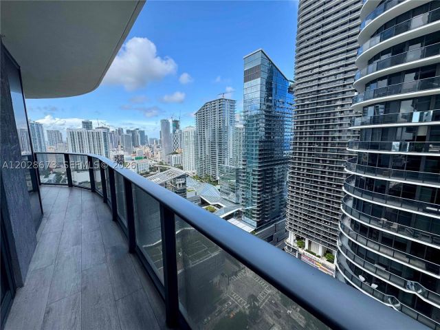 2-bedroom condo for rent in Miami - 55 SW 9th St 3201 - MondialRealty