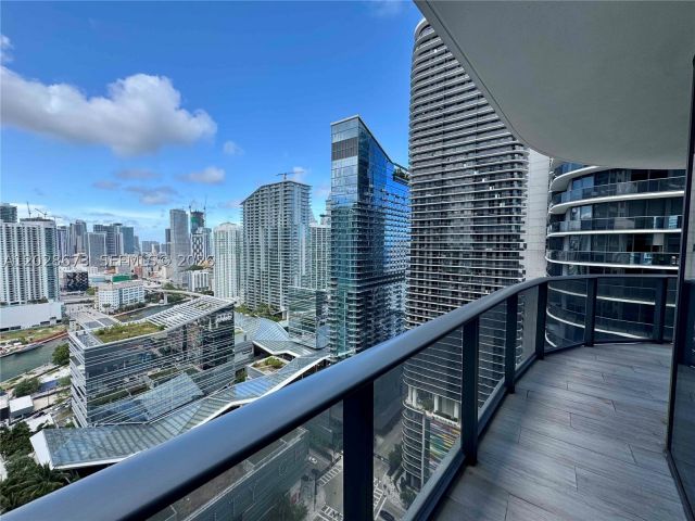 2-bedroom condo for rent in Miami - 55 SW 9th St 3201 - MondialRealty