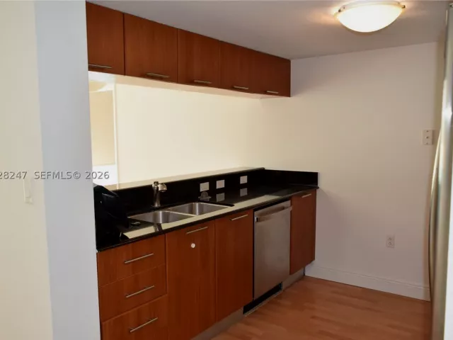 2-bedroom condo for rent in Miami - 1800 N Bayshore Dr 2310 - MondialRealty