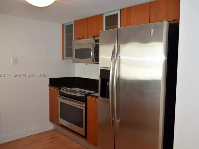 2-bedroom condo for rent in Miami - 1800 N Bayshore Dr 2310 - MondialRealty
