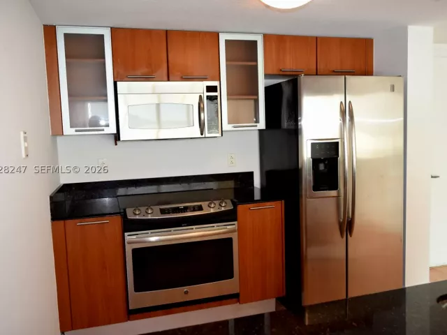 2-bedroom condo for rent in Miami - 1800 N Bayshore Dr 2310 - MondialRealty