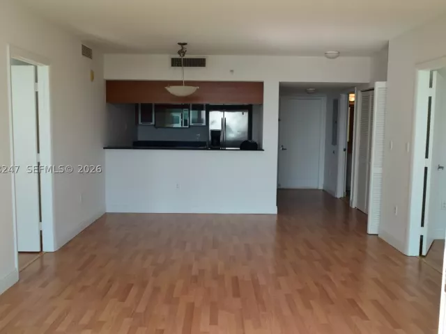 2-bedroom condo for rent in Miami - 1800 N Bayshore Dr 2310 - MondialRealty