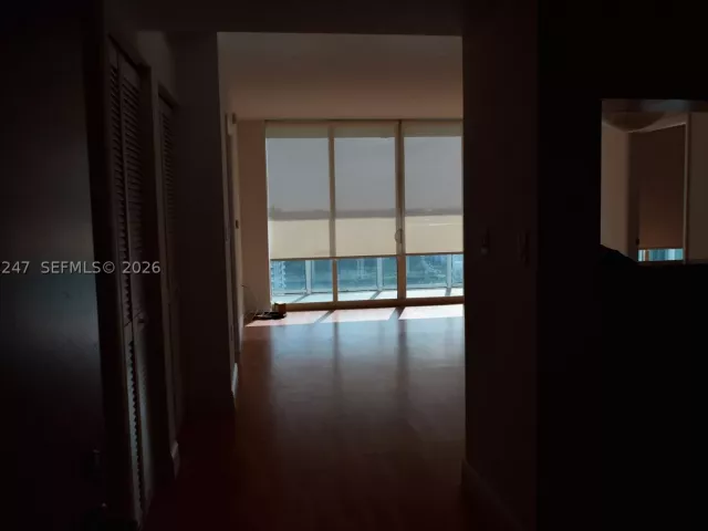 2-bedroom condo for rent in Miami - 1800 N Bayshore Dr 2310 - MondialRealty