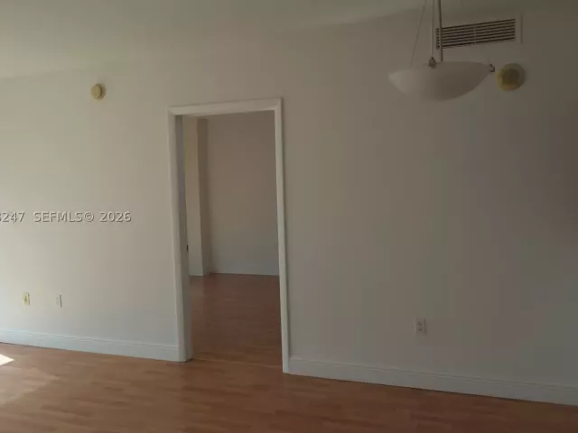 2-bedroom condo for rent in Miami - 1800 N Bayshore Dr 2310 - MondialRealty
