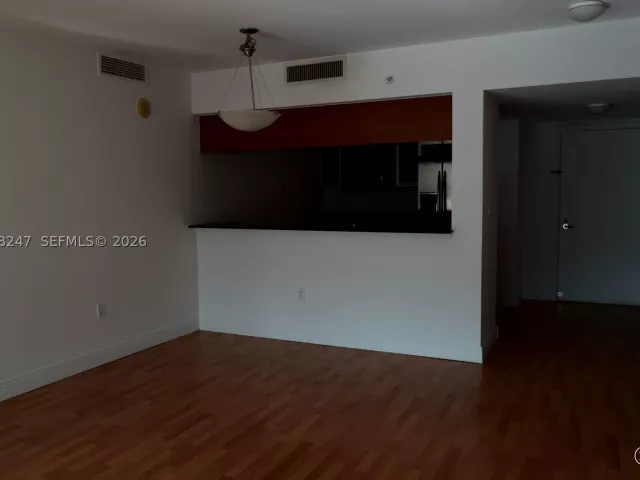 2-bedroom condo for rent in Miami - 1800 N Bayshore Dr 2310 - MondialRealty
