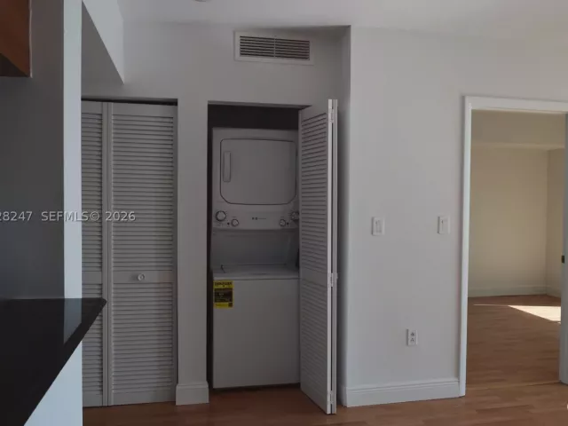 2-bedroom condo for rent in Miami - 1800 N Bayshore Dr 2310 - MondialRealty
