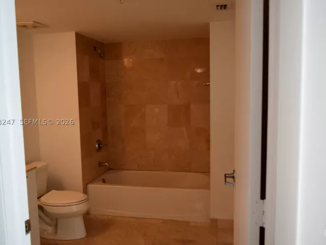 2-bedroom condo for rent in Miami - 1800 N Bayshore Dr 2310 - MondialRealty