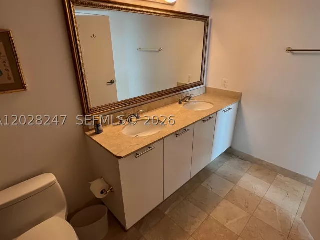 2-bedroom condo for rent in Miami - 1800 N Bayshore Dr 2310 - MondialRealty