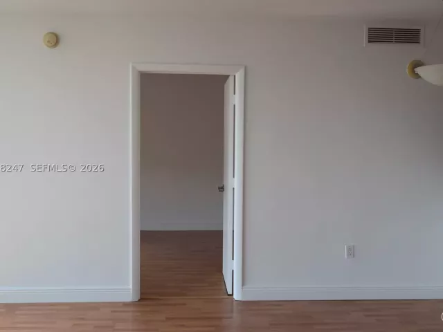 2-bedroom condo for rent in Miami - 1800 N Bayshore Dr 2310 - MondialRealty