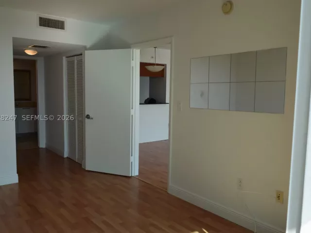 2-bedroom condo for rent in Miami - 1800 N Bayshore Dr 2310 - MondialRealty