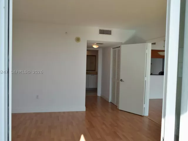 2-bedroom condo for rent in Miami - 1800 N Bayshore Dr 2310 - MondialRealty