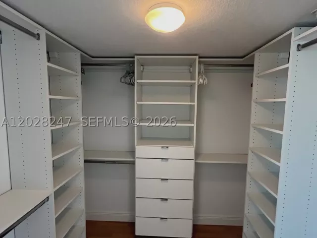 2-bedroom condo for rent in Miami - 1800 N Bayshore Dr 2310 - MondialRealty