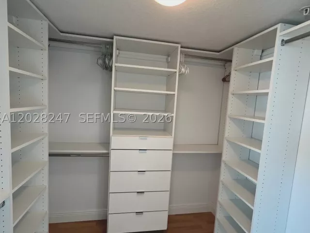 2-bedroom condo for rent in Miami - 1800 N Bayshore Dr 2310 - MondialRealty