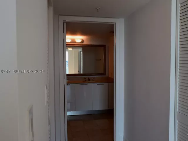 2-bedroom condo for rent in Miami - 1800 N Bayshore Dr 2310 - MondialRealty