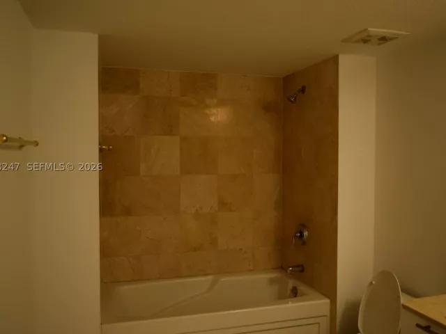 2-bedroom condo for rent in Miami - 1800 N Bayshore Dr 2310 - MondialRealty
