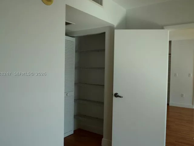 2-bedroom condo for rent in Miami - 1800 N Bayshore Dr 2310 - MondialRealty