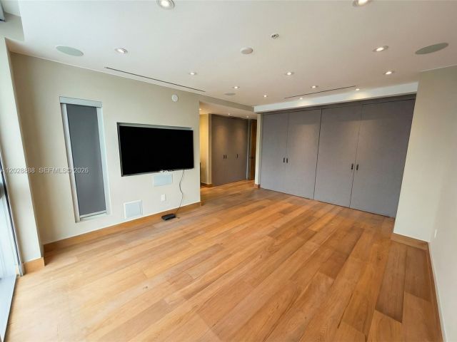 2-bedroom condo for rent in Miami - 92 SW 3rd St PH5213 - MondialRealty