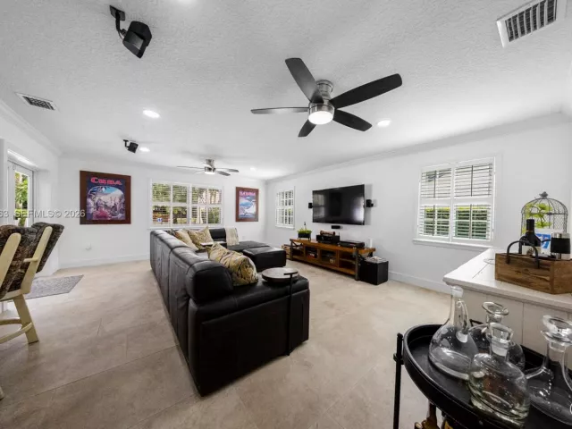 4-bedroom home for sale in Miami - 15351 SW 146th St - MondialRealty