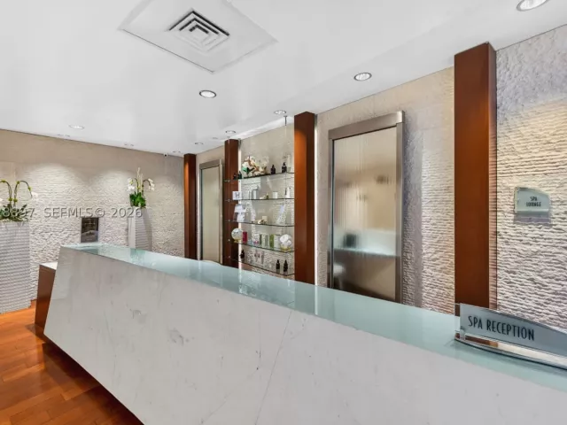 3-bedroom condo for sale in Sunny Isles Beach - 17121 Collins Ave 2601 - MondialRealty