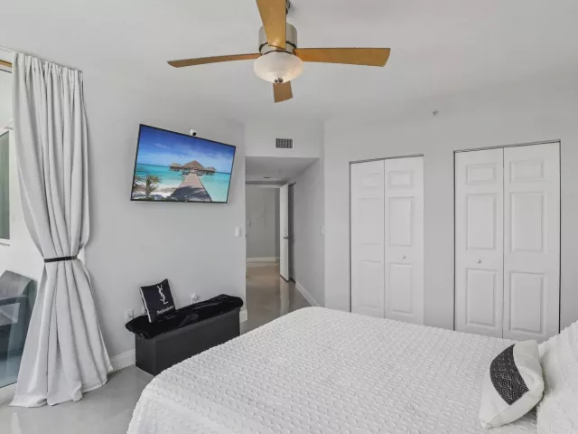 2-bedroom condo for sale in Hallandale Beach - 1755 E Hallandale Beach Boulevard 1207 E - MondialRealty
