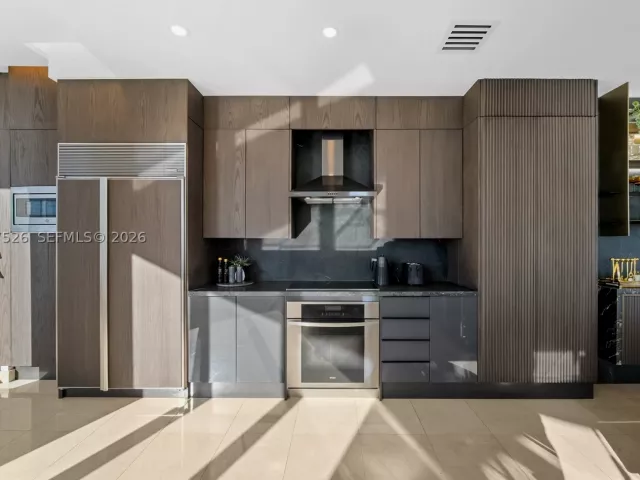 3-bedroom condo for sale in Miami - 901 Brickell Key Blvd 3304 - MondialRealty
