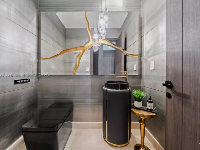 3-bedroom condo for sale in Miami - 901 Brickell Key Blvd 3304 - MondialRealty