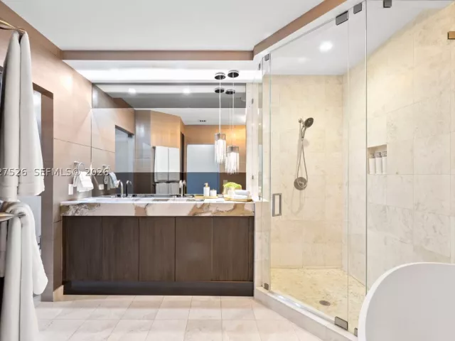 3-bedroom condo for sale in Miami - 901 Brickell Key Blvd 3304 - MondialRealty