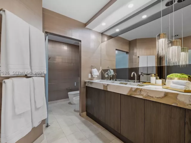 3-bedroom condo for sale in Miami - 901 Brickell Key Blvd 3304 - MondialRealty