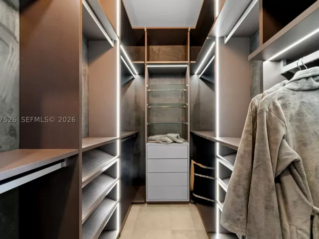 3-bedroom condo for sale in Miami - 901 Brickell Key Blvd 3304 - MondialRealty