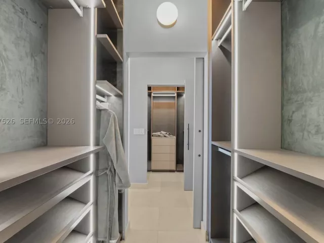 3-bedroom condo for sale in Miami - 901 Brickell Key Blvd 3304 - MondialRealty