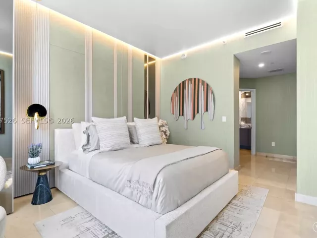 3-bedroom condo for sale in Miami - 901 Brickell Key Blvd 3304 - MondialRealty