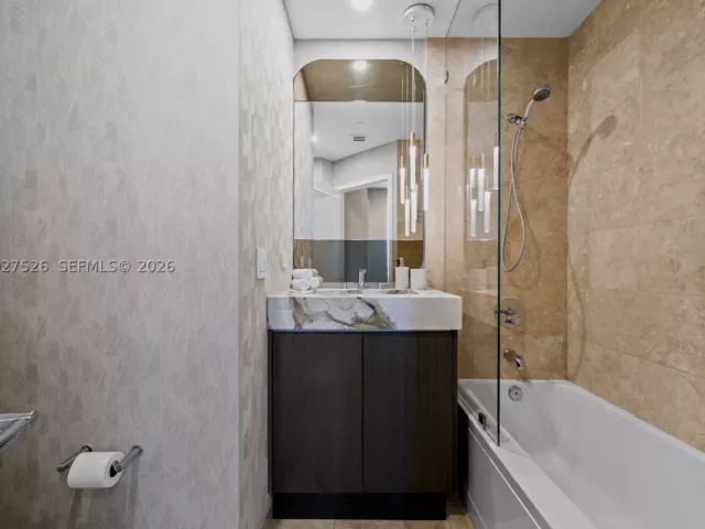3-bedroom condo for sale in Miami - 901 Brickell Key Blvd 3304 - MondialRealty
