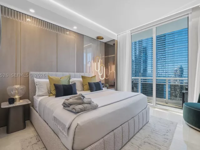3-bedroom condo for sale in Miami - 901 Brickell Key Blvd 3304 - MondialRealty